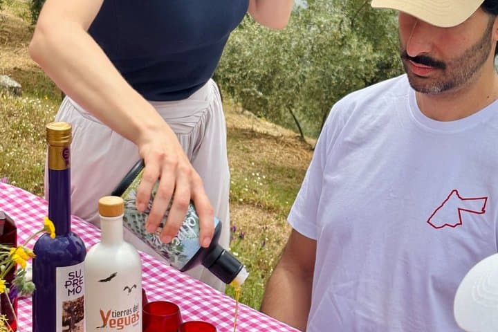 Exclusive Tasting of Olive Oil and Paella in Family Estate