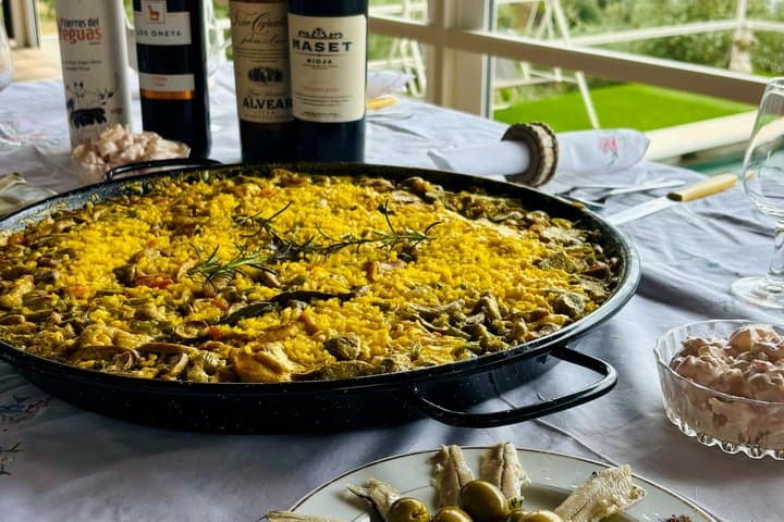 Exclusive Tasting of Olive Oil and Paella in Family Estate