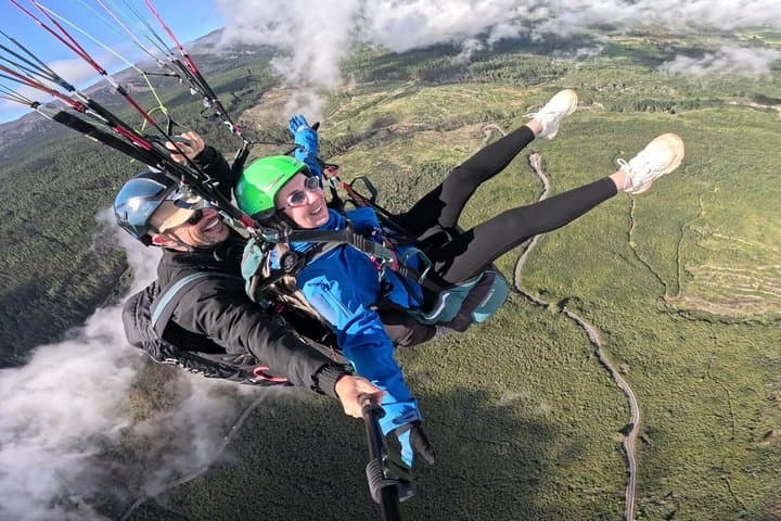 Paragliding from Teide National Park 2200m to Puerto de la Cruz