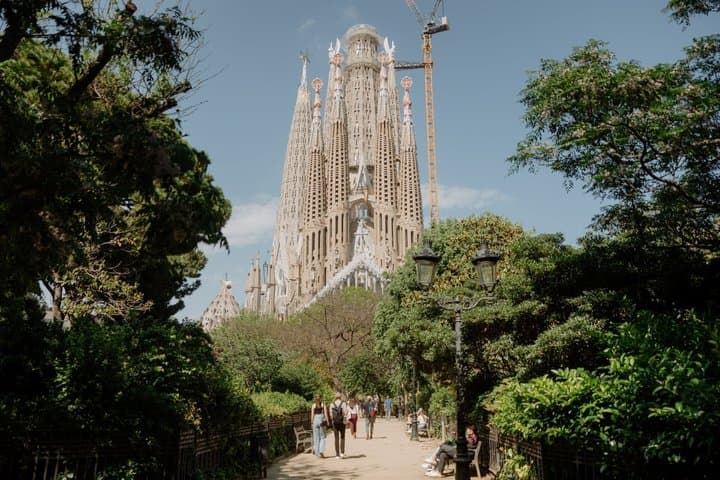 Casa Batlló & Sagrada Família Skip-the-Line Guided Tour