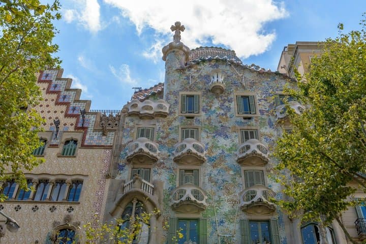 Casa Batlló & Sagrada Família Skip-the-Line Guided Tour