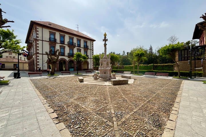 Comillas Self-Guided Scavenger Hunt and Walking Tour