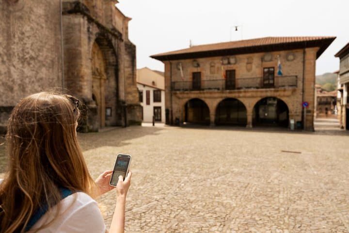 Comillas Self-Guided Scavenger Hunt and Walking Tour