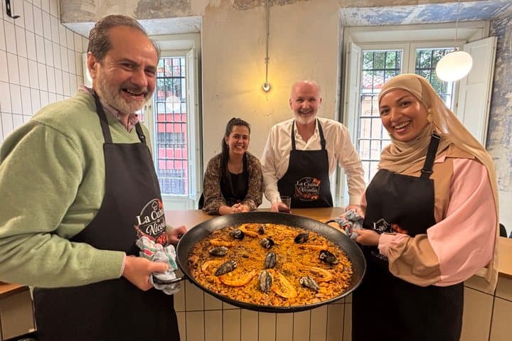 Paella and creative rices Workshop with Sangria in Madrid Center