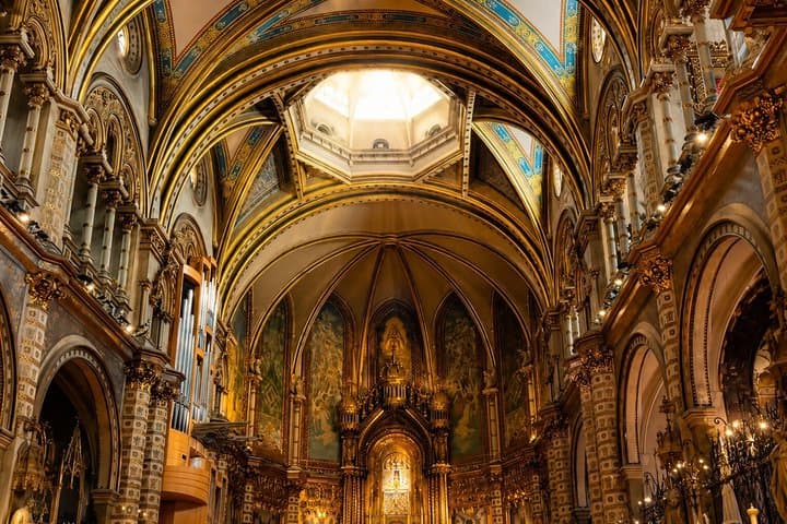 Montserrat Private Experience with Hotel Pickup,Cable Car & Lunch