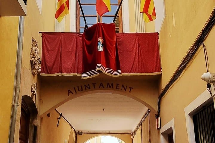 Villajoyosa Self Guided Scavenger Hunt and Walking Tour
