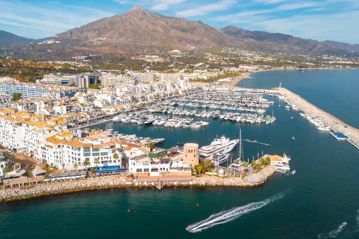 50ft Luxury Yacht Charter in Puerto Banús