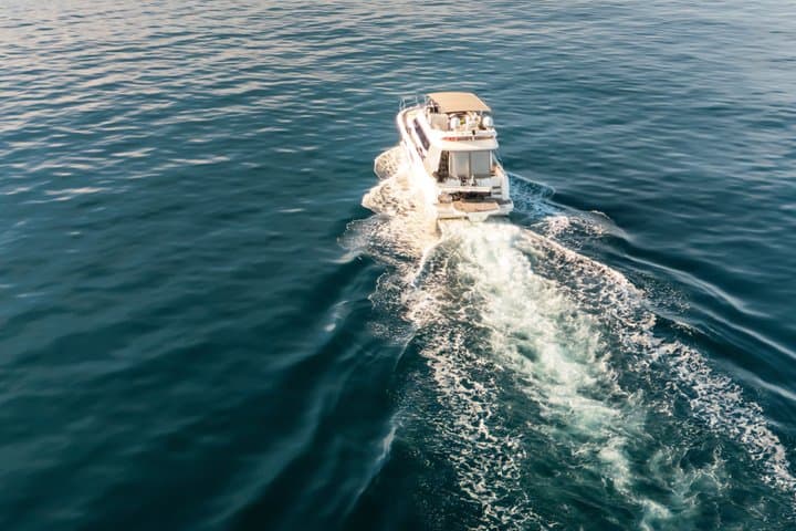50ft Luxury Yacht Charter in Puerto Banús