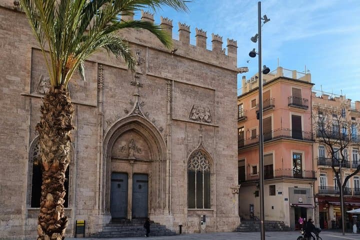 Myths and Truths Self Guided Walking Tour of Valencia