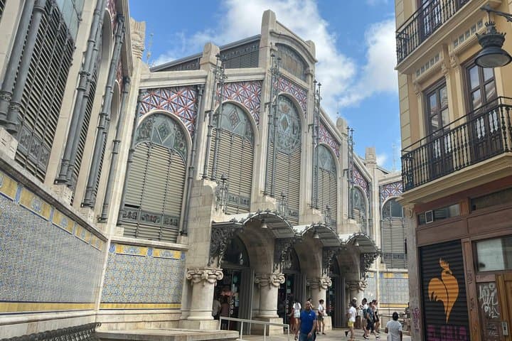 Myths and Truths Self Guided Walking Tour of Valencia
