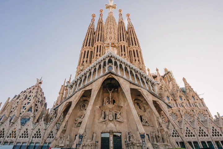Sagrada Familia Skip the Line Ticket with Official Guide