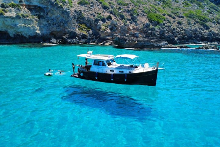 PRIVATE Luxury Boat I Palma Mallorca I 4 hours I SUP & Snorkel