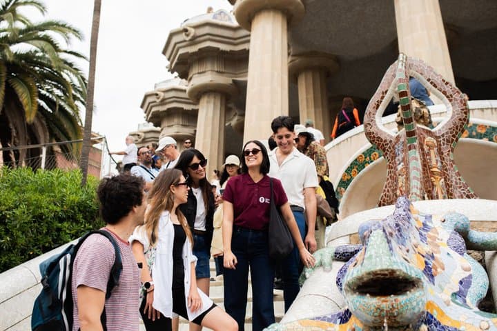 Barcelona all included: Sagrada, Park Güell, Montjuic & Gothic