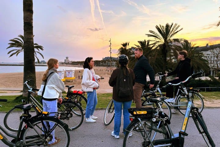 Barcelona Old Town and Seaside Bike Tour