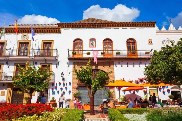 Hello Marbella: Private 2-Hour Intro City Walk with Local Guide