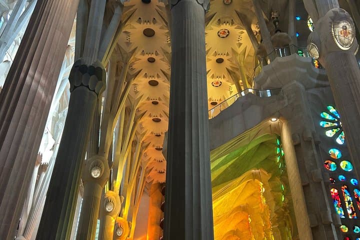 Sagrada Familia Golden Hour and Guided Visit with Priority Access