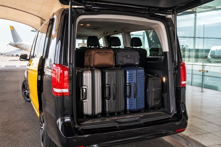 Private Taxi Transfer from Barcelona Hotels to Airport