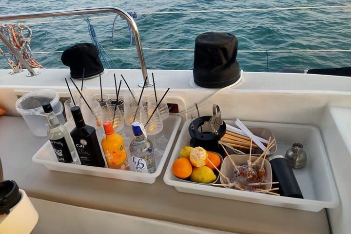 Sunset & Gin : Boat Tour and Gin - Tonics Tasting in Alicante