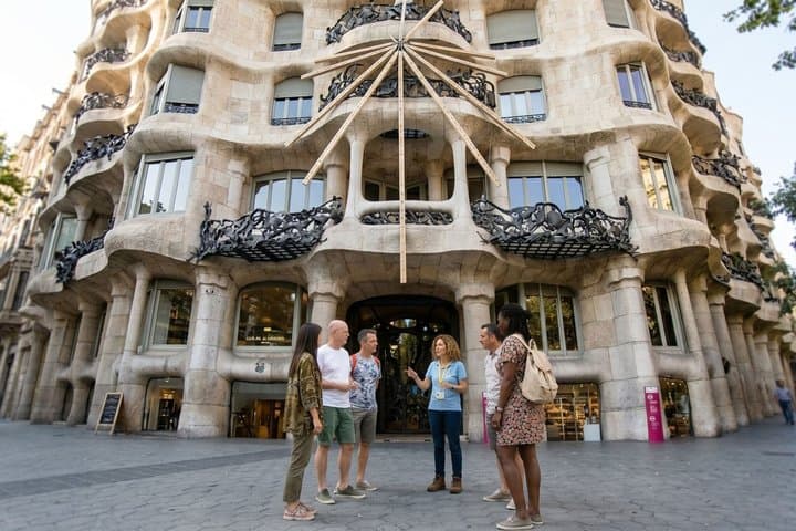 Barcelona Gaudi and Modernism Tour with 24h Metro Card