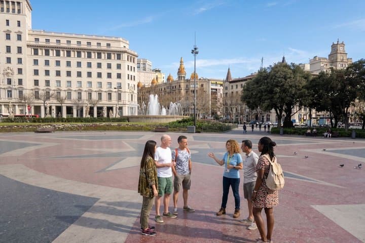 Barcelona Gaudi and Modernism Tour with 24h Metro Card