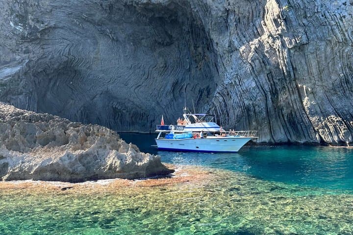 Mallorca Small Group Sunset Boat Cruise with Tapas and Drinks