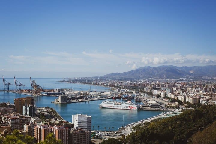 Malaga: E-Bike 3-Hour Sightseeing Tour