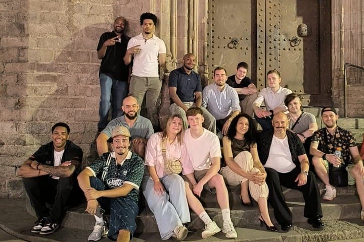 Barcelona: Pubcrawl with VIP entry to Rooftop and Nightclubs