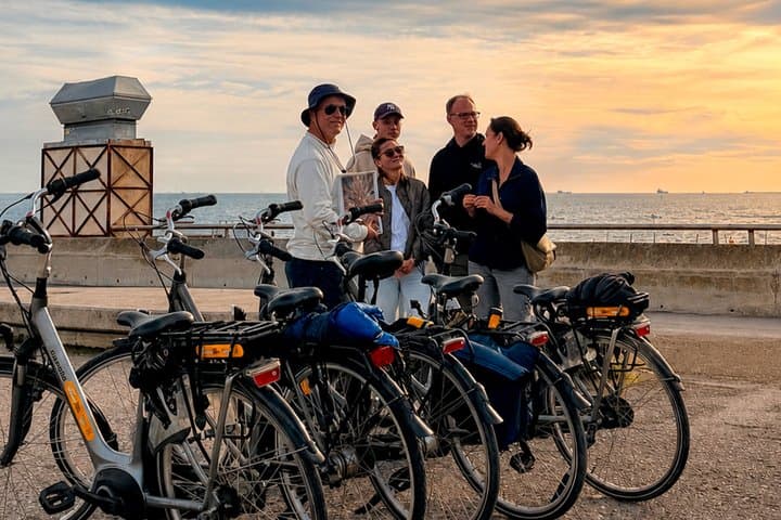 Barcelona Montjuïc Scenic Tour on Premium Dutch E-Bikes