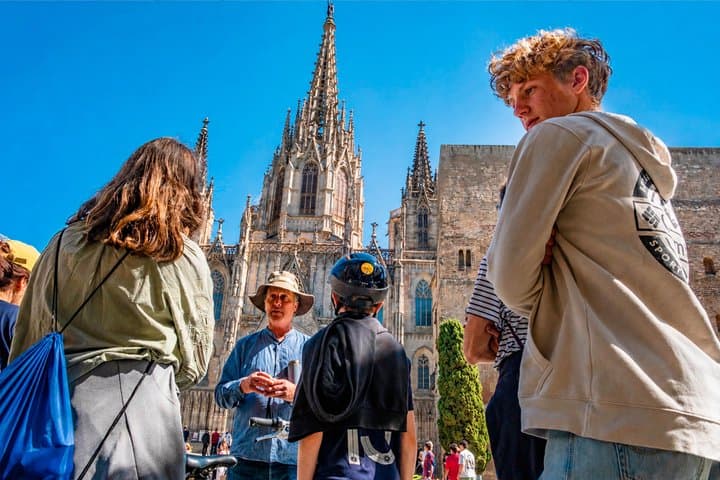 Barcelona Montjuïc Scenic Tour on Premium Dutch E-Bikes