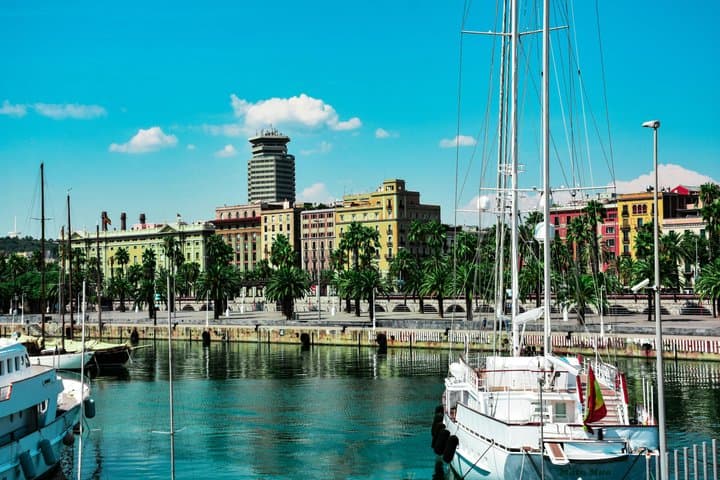 Barcelona Old Town Walking Tour and Harbour Boat Trip