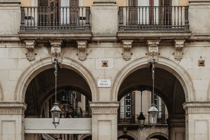 Barcelona Old Town Walking Tour and Harbour Boat Trip