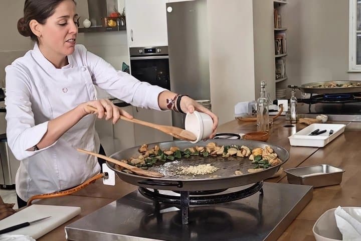 Private Paella & Sangria Cooking Class for Groups in Seville