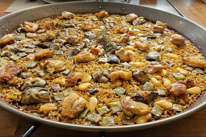 Private Paella & Sangria Cooking Class for Groups in Seville