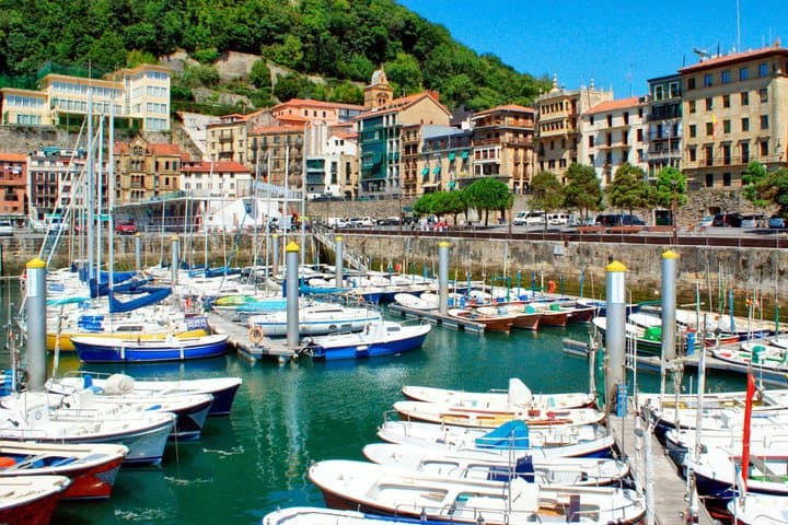 San Sebastián Walking Tour with Audio Guide on Your Smartphone