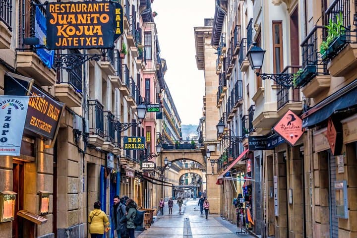 San Sebastián Walking Tour with Audio Guide on Your Smartphone
