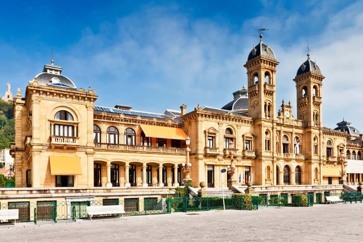 San Sebastián Walking Tour with Audio Guide on Your Smartphone