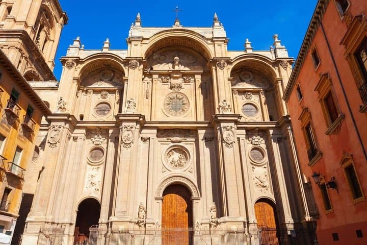 Hello Granada: Private 2-Hour Intro City Walk with Local Guide