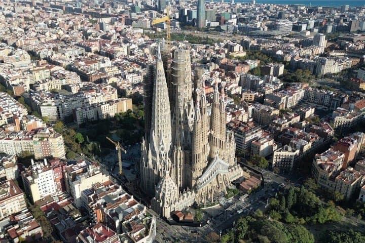 Private Transfer from Airport Girona to Barcelona