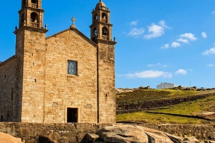 Express Tour to Muxía and Cape Finisterre from Santiago