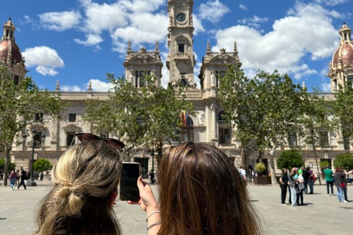 Valencia Self-Guided Sherlock Holmes Murder Mystery Game