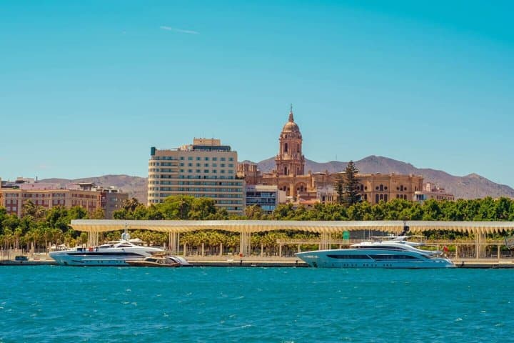 Hello Málaga: Private 2-Hour Intro City Walk with Local Guide