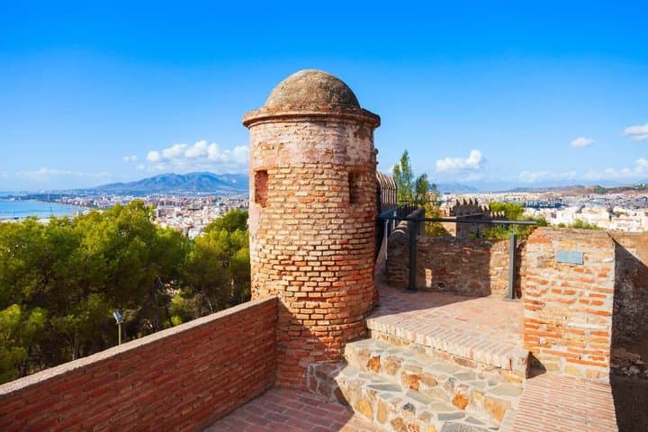 Hello Málaga: Private 2-Hour Intro City Walk with Local Guide