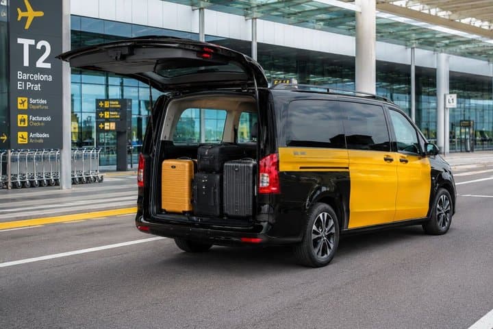 Private Taxi Transfer from Barcelona Hotels to Airport