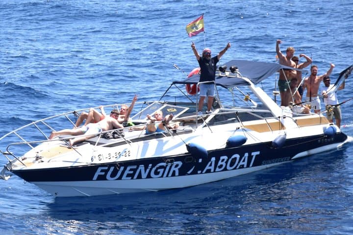 Private Yacht Tour in Fuengirola with Snacks and Drinks