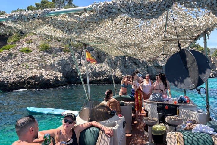4 Hour Shared Coastal Boat Tour with Swimming Stops in Mallorca