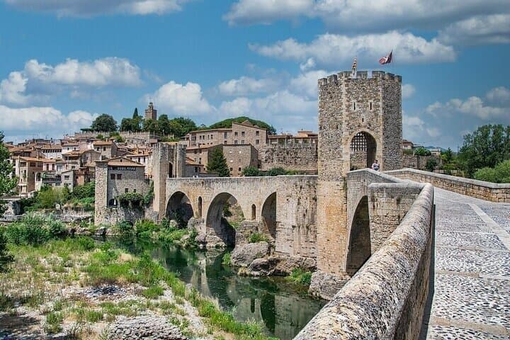 Medieval Besalu : History, Wine and Local Flavors