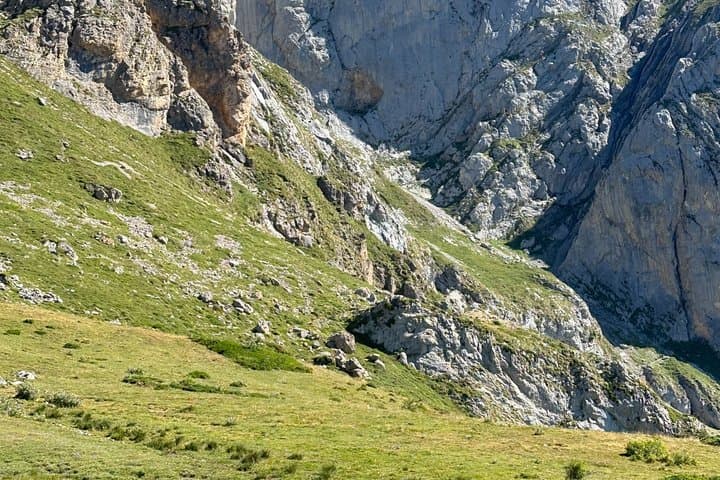 Yogatrek with Yoga and Trekking in Picos de Europa