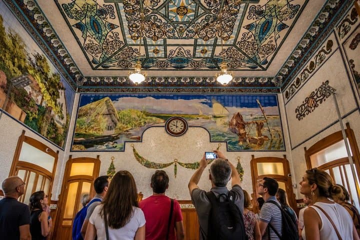 Valencia Art Nouveau Private Tour with Oceanografic Option