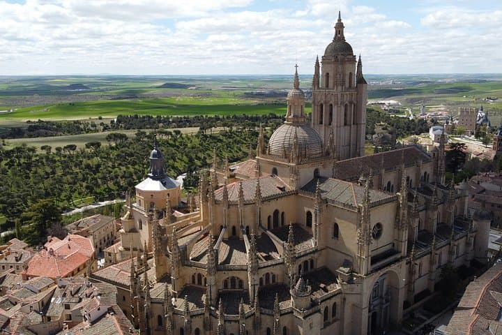 Toledo & Boutique Winery Small Group Tour with Pickup from Madrid