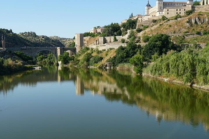 Toledo & Boutique Winery Small Group Tour with Pickup from Madrid